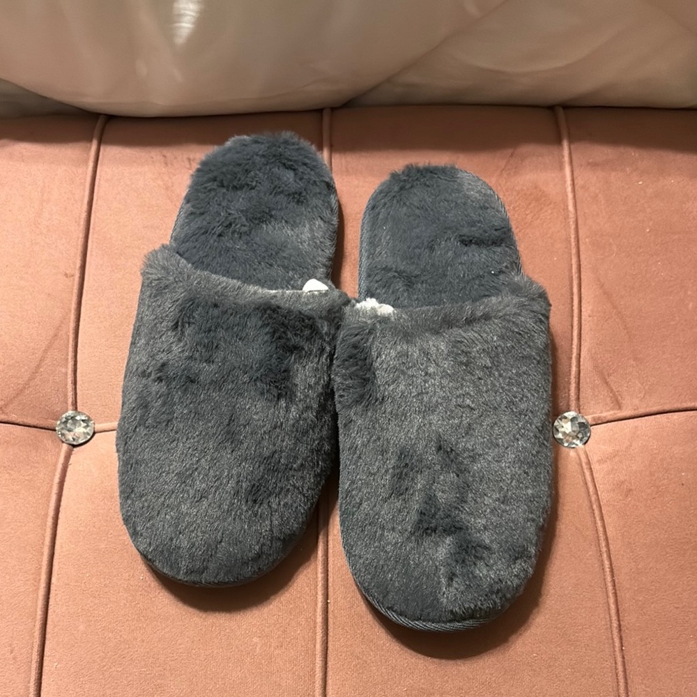 Cozy Gray Faux Fur Slippers